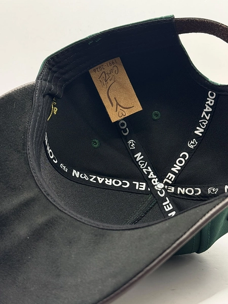 Gorra Yeison Jimenez Con Altos Acabados, Bordada Y Combinada