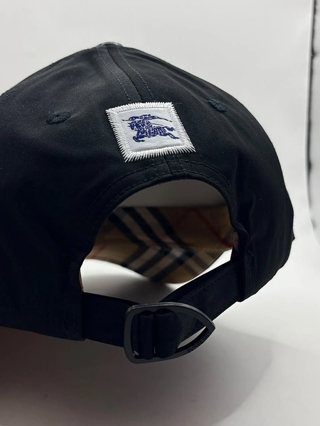 Gorra Burberry Contra Marcada Y Pines De Calidas