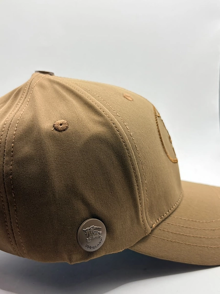 Gorra Burberry Contra Marcada Y Pines De Calidas