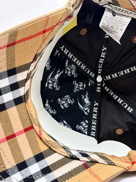 Gorra Burberry Contra Marcada Y Pines De Calidas